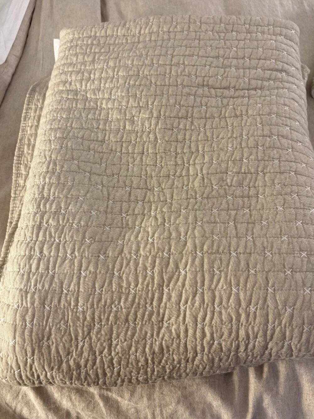 Macys Cotton Quilt sz Queen NWOT
